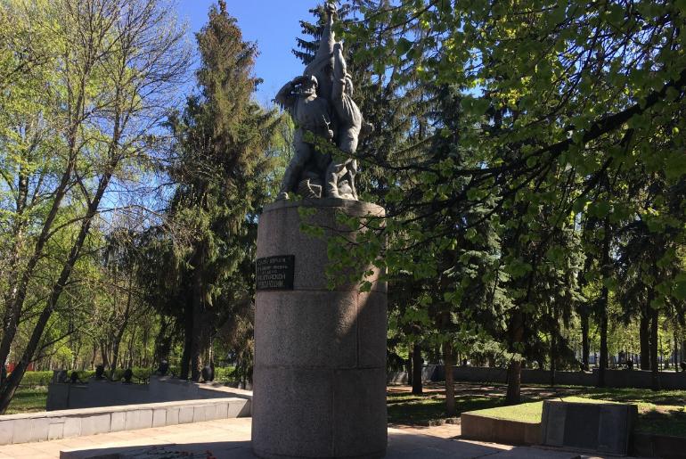 Памятник борцам революции