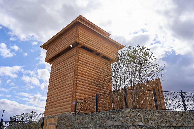 Сторожевой оборонительный вал и сторожевая башня