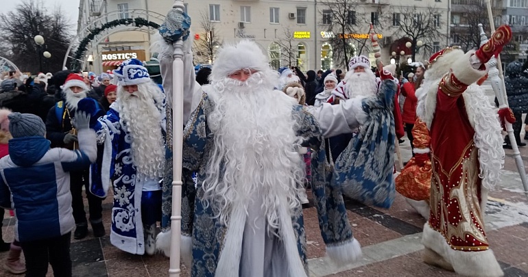 Старт новогодней кампании: традиционное шествие зимних волшебников Старт новогодней кампании: традиционное шествие зимних волшебников