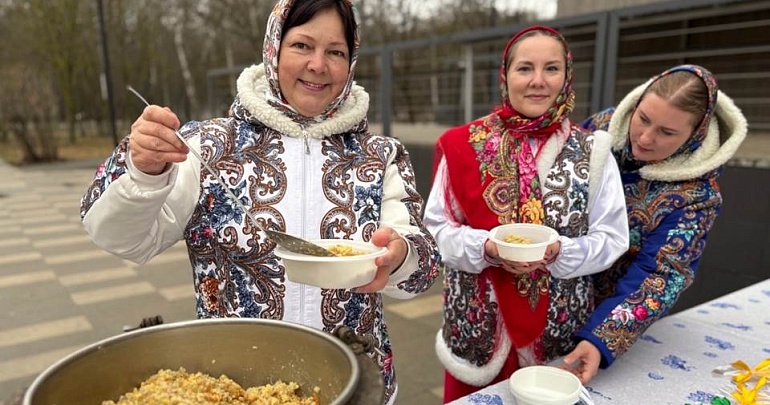 Гастрономический фестиваль «Солдатская кухня» прошёл в Пензе 2 апреля перед «Домом офицеров»