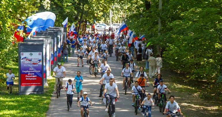 МАССОВЫЙ ПАРАД «ТРИКОЛОР» УЧАСТВУЕТ В ГОЛОСОВАНИИ ВО ВСЕРОССИЙСКОМ КОНКУРСЕ «RUSSIAN TRAVELER AWARDS»