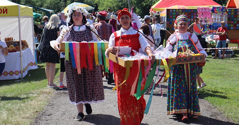 Областной фольклорный праздник «Тихвинская ярмарка»