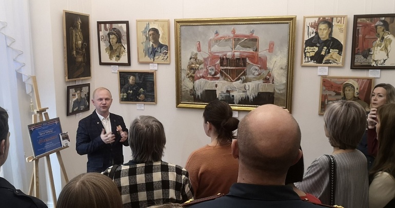 В Губернаторском доме открылась выставка Сергея Чередова «Неопалимые»