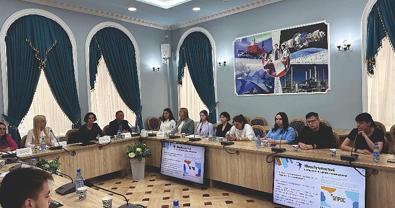 Директор туристско-информационного центра приняла участие в работе круглого стола по проблемам молодежного туризма в Пензенской области